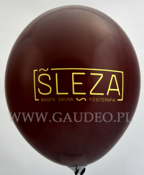 Brązowy balon z nadrukiem.