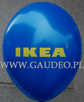 Granatowy balon z nadrukowanym żółtym logo IKEA.